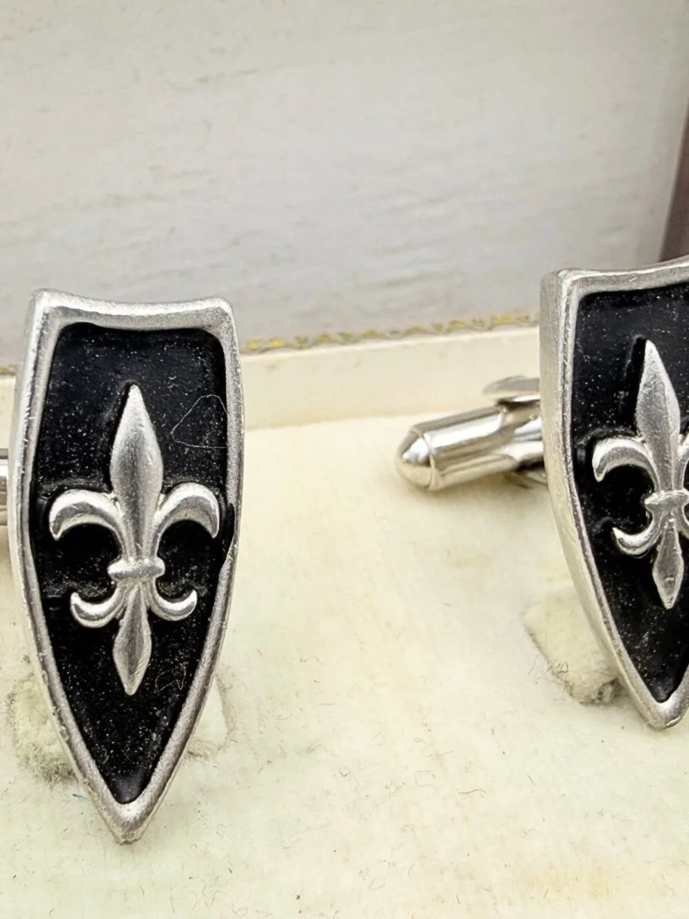 Hickok Signed Silver Plated Mid Century Neo Classical Fleur De Lis Cufflinks